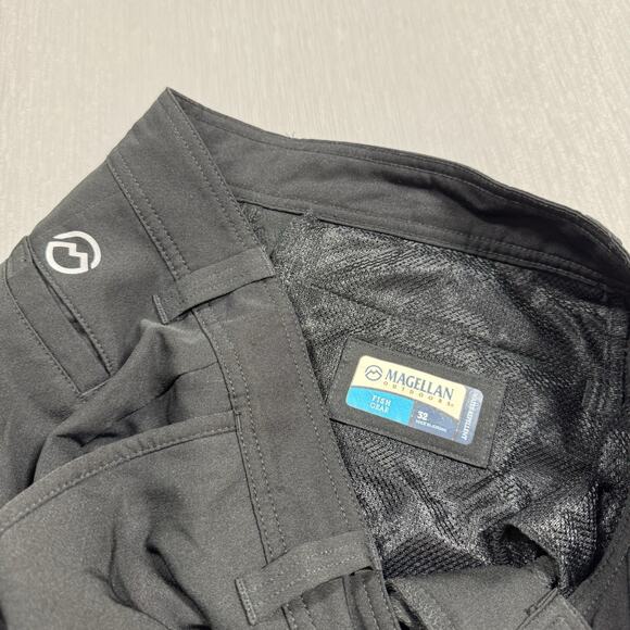 Magellan Fish Gear Fishing Shorts Mens Chino Size 32 10 in Inseam Black Cargo - Picture 3 of 5